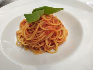 Sapghetti with tomato sauce (pummarola) at Il Giardino in Montecatini Alto