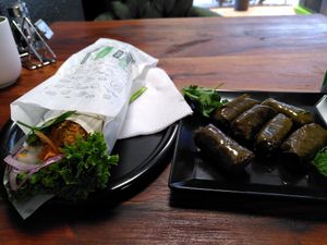 Falafel wrap und gef. Weinblätter at Veganland in Wesel