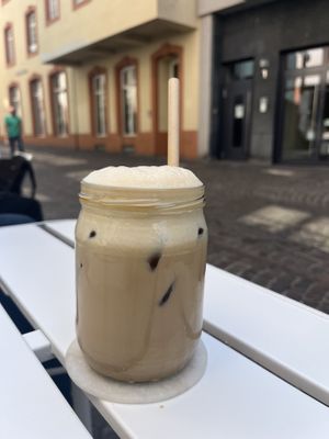 Iced Caramel latte   at Shluk in Trier