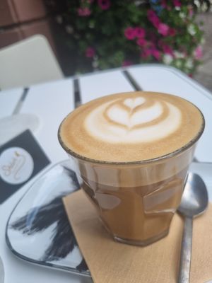 Flat White at Shluk in Trier