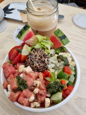 Quinoa Bowl at Shluk in Trier