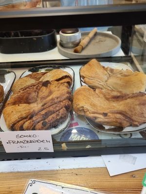 Schoko- & Apfelfranzbrötchen at Shluk in Trier