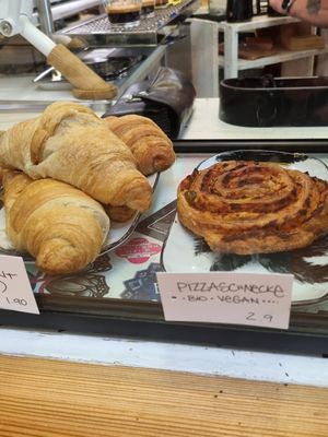Croissant & PizzaSchnecke at Shluk in Trier