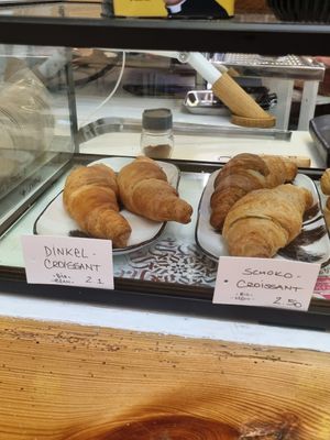 Dinkel & Schoko Croissant at Shluk in Trier
