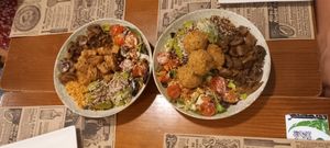 Tofu arriba y Falafel abajo los dos muy ricos at Acherito in Jaca