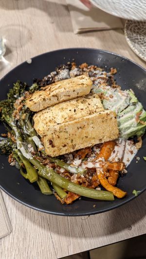 Bowl de tofu at Acherito in Jaca
