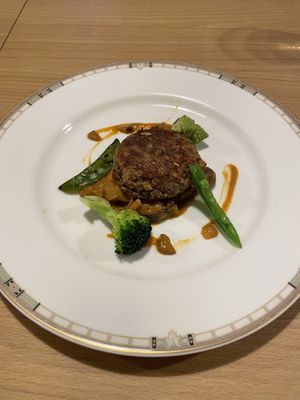Christmas dinner: lentil mushroom burger at Saishoku Ryouri F - Vegan Restaurant F in Kyoto