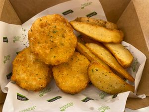 Gardein vegan crab cakes and fries  at Gustosa Future Bar 玩饗食庫 - Wán - Xiǎng Shí Kù in Taipei