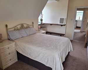 Landlady Lana offers a dog-friendly Airbnb flat upstairs; 6 guests, 2 bedrooms, 4 beds, kitchen, and bathroom at The Beach Bar and Restaurant in Isle Of Sheppey