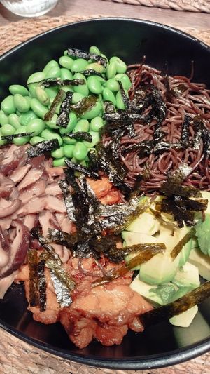 Fideus soba amb Heüra, edamame, alvocat, shiitake, miso i nori at Noranta Tres in Escaldes-engordany