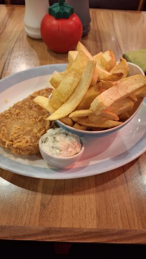 Vegan Fish & Chips! Bloody tasty! 🌱🇬🇧 at Golden Union in London