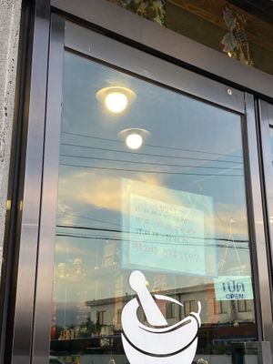 Opening hours (they have a break from 15:00-17:00)  at Pad Thai Siam in Jeju