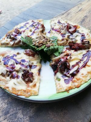 Pizza at Yay Sustainable Restaurant in Magdalena