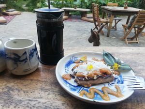 "Twix" dessert and coffee at Yay Sustainable Restaurant in Magdalena