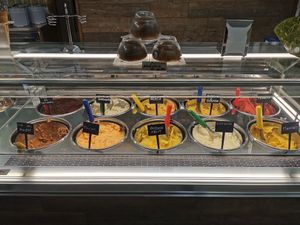 8 sorbets to the right side at Alberto Creperia Gelateria in Gargnano