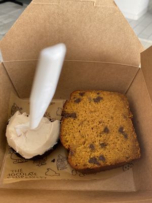 Vanilla cupcake and Pumpkin Bread 🧡 at The Chocolate Chip Bakery in Miami