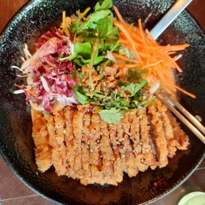Knuspriges Soja-Steak mit Erdnusscremesosse. at Bodhicitta Vegan Bowl in Berlin