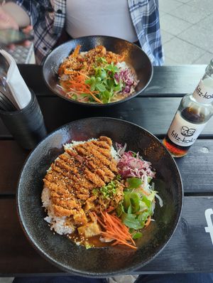 Crispy soy steak on rice with hoi sin sauce (9 Com Hoisin) below and tofu with spicy peanut sauce (Memory Nuss) above at Bodhicitta Vegan Bowl in Berlin