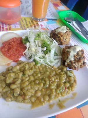 Main plate from the meal of the day at Gira El Sol in Pasto