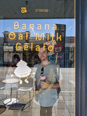 👁️💋👁️ Vegan Hottie Alert! 🔥💯✨ at Chicho Gelato in Perth