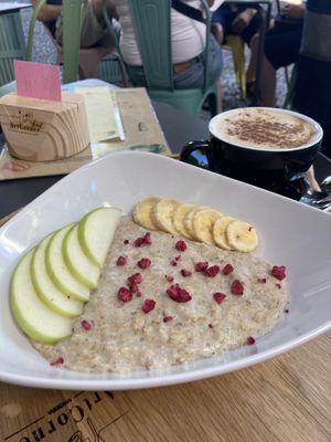porridge cooked with oatmilk and fresh fruit at Art Food Corner in Funchal
