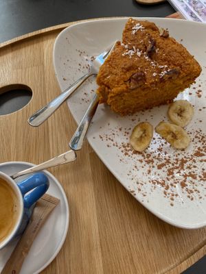 Vegan cake at Art Food Corner in Funchal