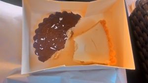 'Cheese'cake and chocolate coconut cake at Loving Hut in Menton