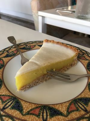 Tarte au citron (lemon cake) at Loving Hut in Menton