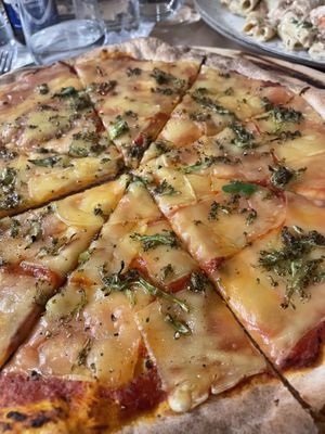 Pizza with broccoli   at The Finch in Santorini