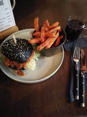 Black jack burger with fried sweet patatoes at Rothen-Burger in Rothenburg Ob Der Tauber