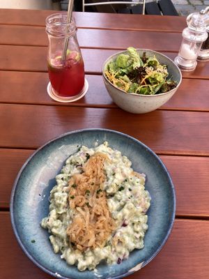 Spinat speztle mit Limonade   at Emmi's Kitchen in Augsburg
