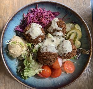Falafel-Bowl   at Emmi's Kitchen in Augsburg