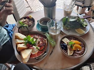 Avo toast, chocolate oat on the right side of the table at Café Janis in Lisbon