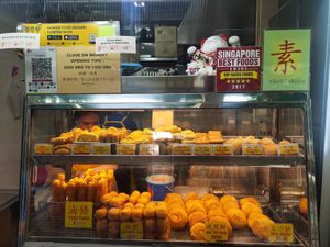 Clean and bright at Delisnacks 德利食 - Whampoa Makan Place in Central Singapore