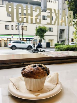 ブルーベリークリームチーズマフィン (Blueberry cream cheese muffin.  at Ovgo B.A.K.E.R Edo St in Tokyo