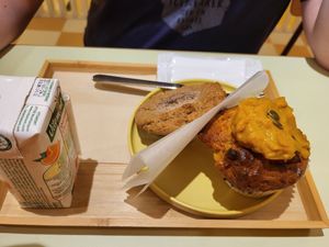 Pumpkin muffin and dry cookie at Ovgo B.A.K.E.R Edo St in Tokyo