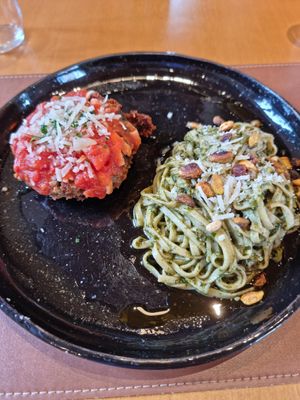 Parmigiana di Funghi i Pasta con Pesto at Francesco Trattoria in Monte Belo Do Sul