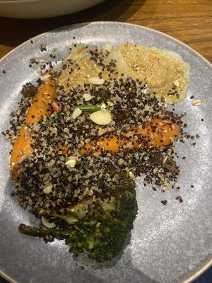 The ravioli and the quinoa bowl with tofu yum!   at NIYA in Casablanca