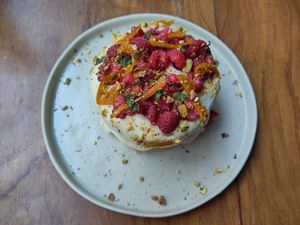 Pancakes fleur d'oranger fruits rouges at NIYA in Casablanca