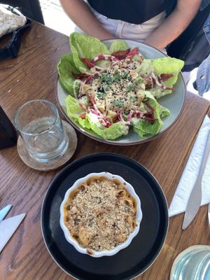 Salad chleo & Mac n cheese  at NIYA in Casablanca