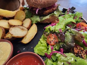 Cheeseburger at NIYA in Casablanca