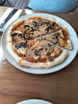 Pizza at NIYA in Casablanca