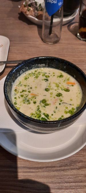 Vegan mosterdsoep, ivm glutenvrij had ingeënt boerenbrood maar extra groentes door de soep. at Touché in Assen