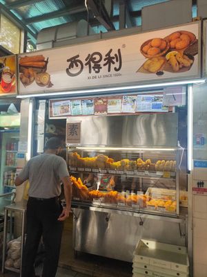 Delicious snacks at Xi De Li 西得利 - Whampoa Makan Place in Central Singapore