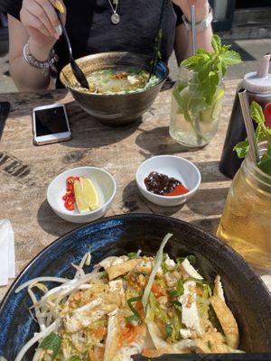 Lauwarmer reissalat mit gemüse und tofu at Phở Tình in Hamburg
