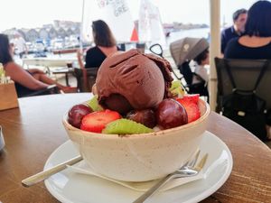 Fruit salad with vegan ice cream on top (chocolate) at Istioploikos Sea Lounge in Crete