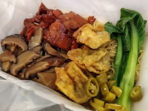 Wanton noodles (contains egg) is cute cute at Zuya Vegetarian Cuisines 竹雅素食 - Singpost Centre in Central Singapore