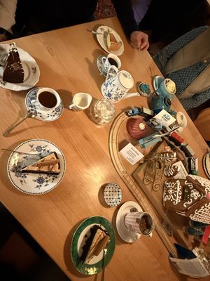 Vorne: 2x Veganer Kuchen   at Tante Emma Tea Room & Bistro in Fischen