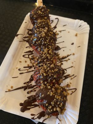 Chocolate covered strawberries with speculoos crumbles at Veganlicious in Breda