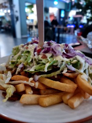 Kapsalon at Veganlicious in Breda